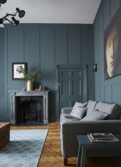 Moody And Dramatic Dark Blue Living Room Ideas and Paint Inspiration Dark Living Room Ideas, Bedroom Moody, Cream Bedroom, Inchyra Blue, Georgian Style Homes, Georgian Interiors, Bedroom Blue, Dark Living Rooms, Bedroom Decorations