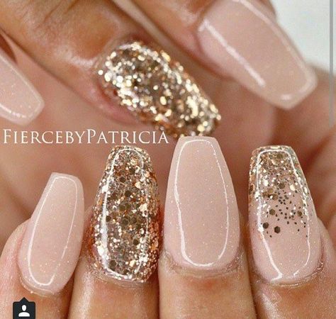 such pretty champagne nails, i think if they were matte with glitter it would be even more striking! these are so pretty for new years and winter feels!  #nailart #nails #winternails Dip Nail Ideas Nye, Nude Nye Nails, Shorter Christmas Nails, Christmas And Nye Nails, Dipnails Ideas, Nails With Sparkles Accent, Nye Nails Dip, Neutral Nails With Gold Accent, Christmas Nye Nails