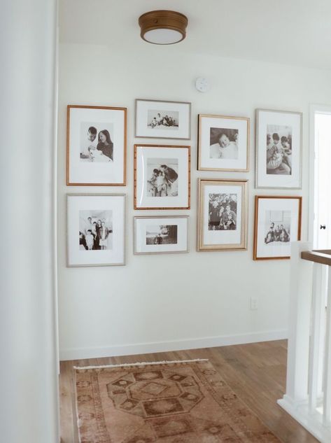 Family Photo Gallery Wall, Family Gallery Wall, Gallery Wall Ideas, Family Photo Wall, Gallery Wall Layout, Photo Deco, Upstairs Hallway, Photo Wall Gallery, Gallery Wall Inspiration