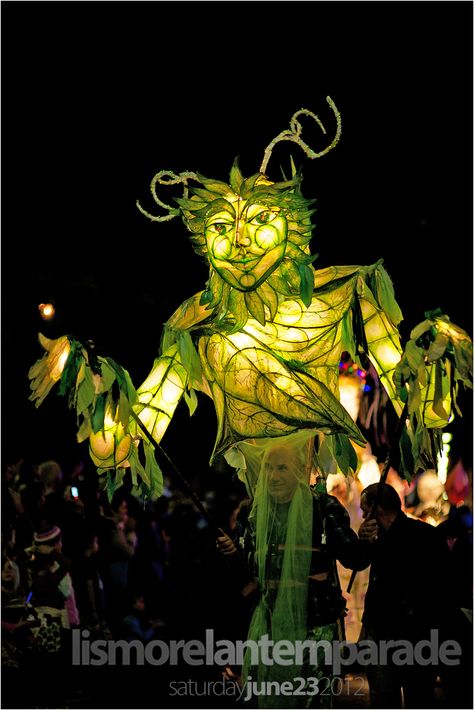 Lantern Walk, Lantern Parade, Puppet Costume, Costume Carnaval, Dragon Fire, Lantern Ideas, Halloween Parade, Paper Sculptures, Puppet Making