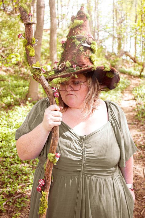 Mushroom Witch Staff, Ren Faire Staff, Cottage Core Witch Hat, Forrest Witch Costume, Faun Costume Diy, Forest Witch Hat, Woodland Witch Aesthetic, Mushroom Witch Costume, Garden Witch Outfit