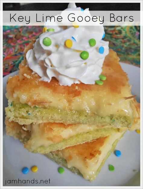 Cake Mix Bars, St Patrick's Day Recipes, Ooey Gooey Bars, Fruity Cookies, Key Lime Desserts, Finger Desserts, Ooey Gooey Butter Cake, Key Lime Cake, Gooey Bars