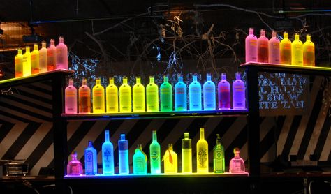 Liquor Shelf, Club Lighting, Liquor Bar, Nightclub Design, Bar Shelves, Astuces Diy, 카페 인테리어 디자인, Bottle Display, Bar Displays