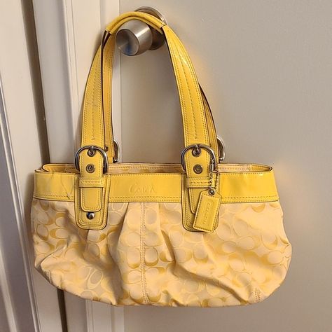 Yellow signature canvas Coach Handbag Yellow Coach Bag, White Shoulder Bag, Coach Handbag, Yellow Outfit, Luxury Purses, Black Leather Purse, Wallet Pouch, Pretty Bags, Signature Canvas