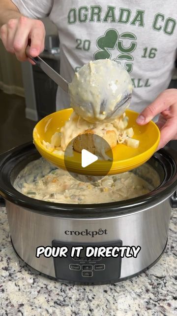 Slow Cooker Chicken Pot Pie Recipe, Food Dudes, Slow Cooker Chicken Pot Pie, Crockpot Chicken Pot Pie, Tiktok Food, Chicken Crockpot Recipes Easy, Crock Pot Freezer, Easy Crockpot Chicken, Pot Pies Recipes