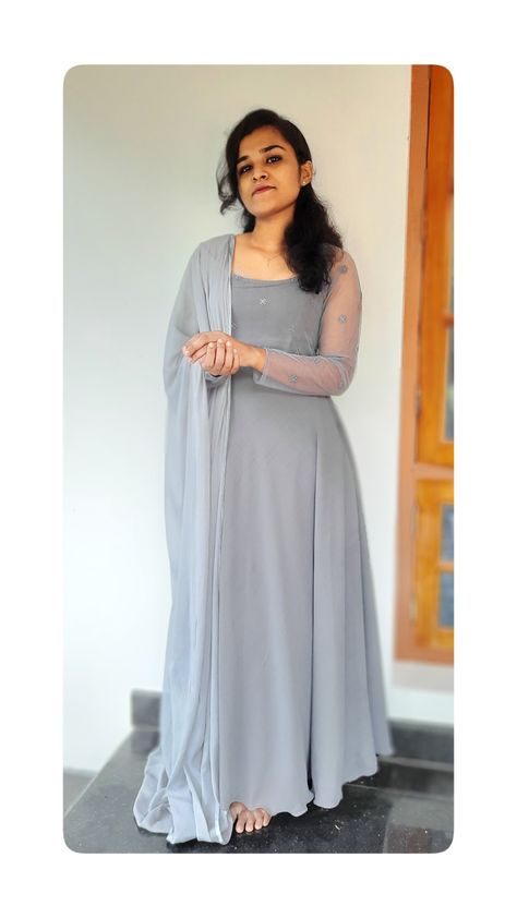 Plain Saree Frock Dresses For Women, Chudidhar Top Designs, Plain Georgette Frocks, New Model Churidar Designs Party Wear, Plain Dress Designs, Gown Party Wear, Long Gown Design, Simple Frocks, Churidar Designs