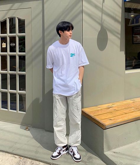 Oversized Tshirt Outfit Men, Aesthetic Boy Outfit, Boys Aesthetic Outfits, White Tshirt Outfit, Oversized Tshirt Outfit, Korean Street Fashion Men, Kpop Fashion Men, Men's Outfit By Occasions, Minimalist Fashion Men