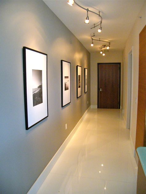 Hallway House Design, Coridorio Design Modern, Small Coridorio Design, Interior Hallway Design, Coridorio Wall Design, Corridor Design Home Entrance Halls, Passage Design Interiors, Home Corridor Design, Passage Wall Design