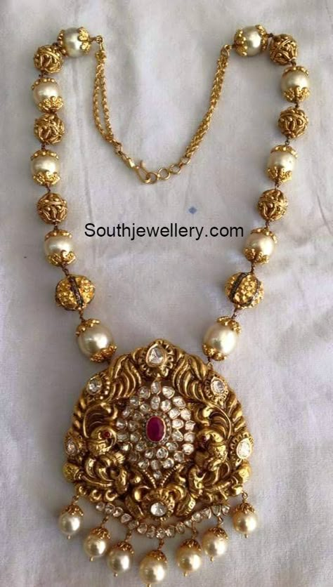 Nakshi Balls Mala, south sea pearls Gold Pearl Jewelry, Pearl Jewelry Design, Pearl Necklace Designs, Gold Necklace Indian Bridal Jewelry, Bracelets Design, Gold Pendant Jewelry, Black Beaded Jewelry, Antique Gold Jewelry, Bangles Jewelry Designs