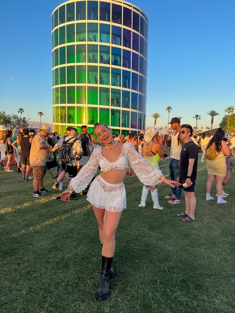 Revolve Festival 2022, Groovin The Moon Outfits, Rave Outfits With Sleeves, Coachella Looks Plus Size, Romper Outfit Festival, Music Festival Outfits Indie, Coachella Outfit 2023 Plus Size, Moon River Festival Outfits, Coachella Inspo 2023