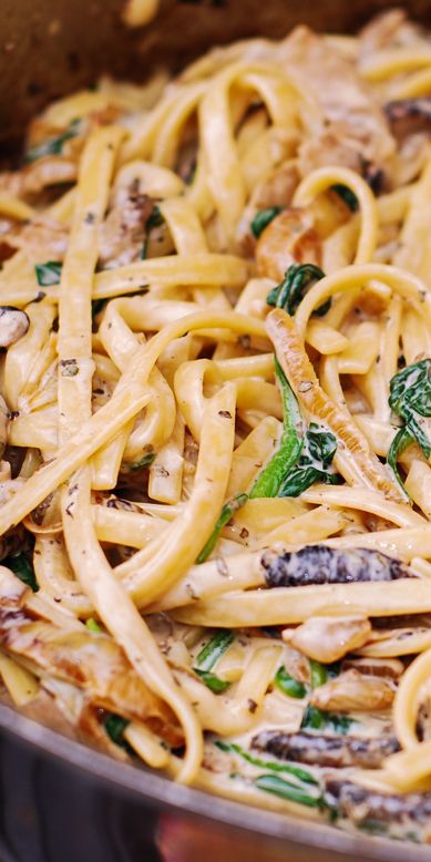 Creamy Mushroom and Spinach Pasta with Caramelized Onions Creamy Mushroom Pasta Sauce, Creamy Mushroom Pasta, Spinach Pasta, Fettuccine Alfredo, Mushroom Pasta, Perfect Pasta, Tasty Pasta, Spinach Recipes, Spinach Stuffed Mushrooms