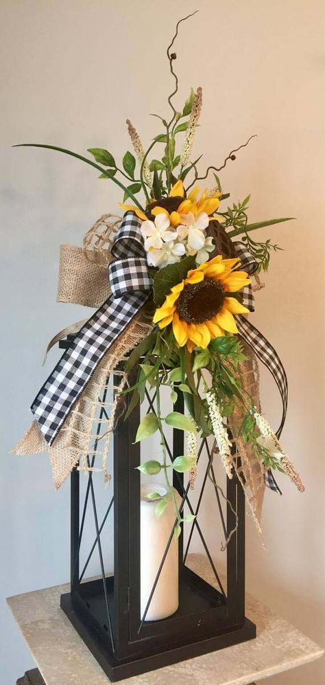 Summer Farmhouse Decor, Image Halloween, Lantern Ideas, Farmhouse Decor Ideas, Candle Table, Spring Summer Decor, Sunflower Decor, Farmhouse Style Kitchen, Summer Home Decor