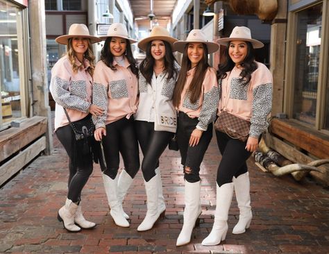 Leopard Shackets, black leggings & white boots! Cow Print Boots Outfit, Stockyards Fort Worth Outfit, Fort Worth Stockyards Outfit, Stockyards Outfit, Charlie 1 Horse Hat, Fort Worth Stockyards, Weekend Days, Day Time, Day And Time