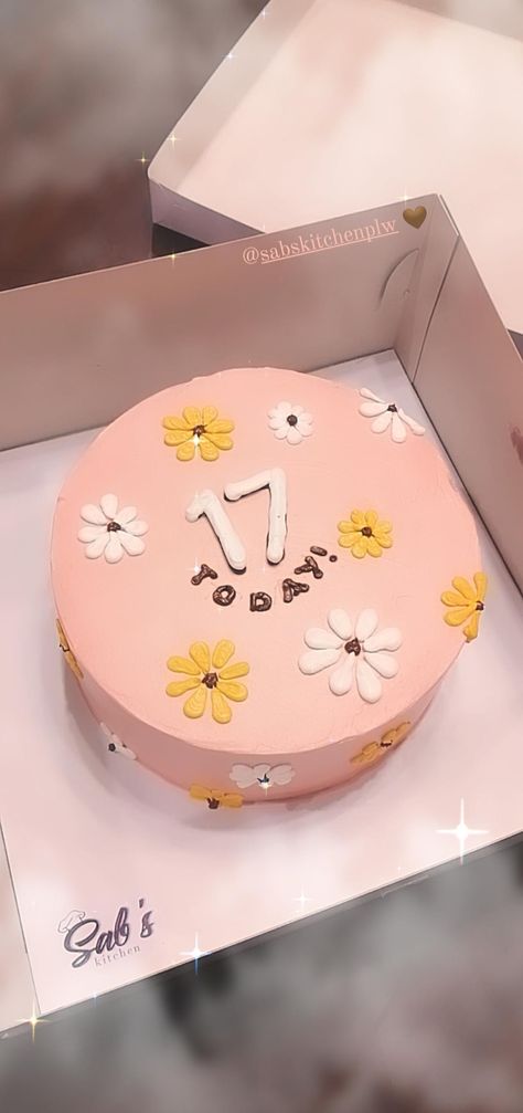 Hello 17 Birthday To Me, Birthday Cake Ideas 17th Girl, Cake Ideas For 17th Birthday Girl, Birthday Cake For 17th Birthday Girl, Cake For 17th Birthday Girl, Cakes For 17th Birthday Girl, Seventeen Inspired Cake, Birthday Cake 17th Birthday Girl, 17th Birthday Ideas Cake