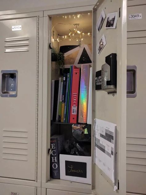 8 Cute Locker Decor Ideas You'll Want To Copy This School Year Highschool Locker Ideas Aesthetic, Small Locker Ideas For School, School Locker Decorations Aesthetic, Locker Inspo Aesthetic, Aesthetic Locker Decor, Aesthetic Locker, Cute Locker Ideas, Ryen Trevarrow, School Locker Organization