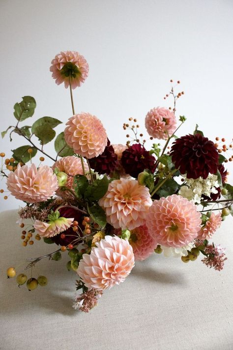 Dahlia Centerpiece Wedding, Dahlia Bridal Bouquet, Dahlia Centerpiece, Dahlia Wedding Bouquets, Ceremony Arrangement, Dahlias Wedding, Dahlia Bouquet, Dahlias Garden, Wedding Floral Centerpieces