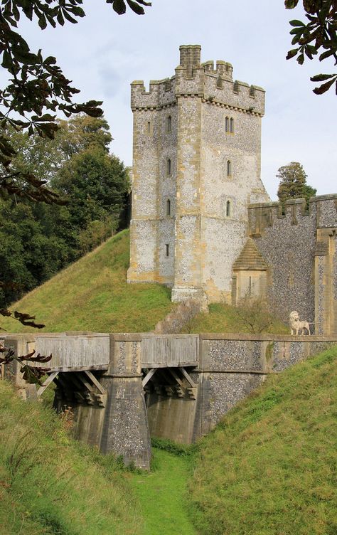 Old Castles, Uk Castles, Arundel Castle, Chateau Medieval, Old Castle, English Castles, Castle Mansion, Sussex England, Château Fort