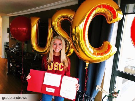 Usc Acceptance Letter, Usc Acceptance, Usc Party, Usc Aesthetic, College Manifestations, College Photo, Bed Party, Reveal Party Games, University Aesthetic