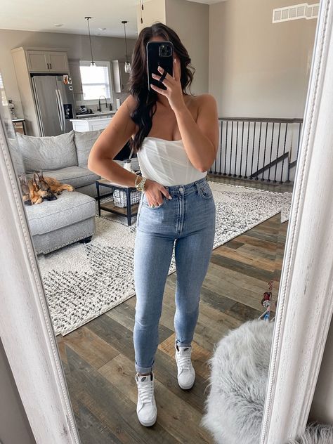 Corset Outfit With Sneakers, Corset And Sneakers Outfit, White Corset Top Outfit, Corset Top With Jeans, Softball Mom Outfit, White Top And Jeans Outfit, Corset And Jeans Outfit, Sports Mom Outfit, Platform Sneakers Outfit