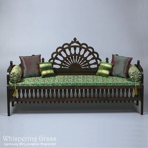 Moroccan Sofa Design, Diwan Sofa Modern, Modern Diwan, Diwan Sofa, Sofa Living Rooms, Home Decorating Ideas Living Room, Diwan Set, Classic Couch, Moroccan Sofa