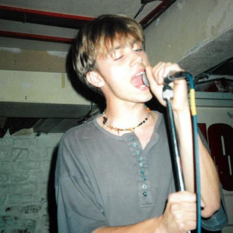 Blur Band, 90s Bands, Damon Albarn, British Men, Gorillaz, Lead Singer, Kurt Cobain, Celebrity Crush, Blur