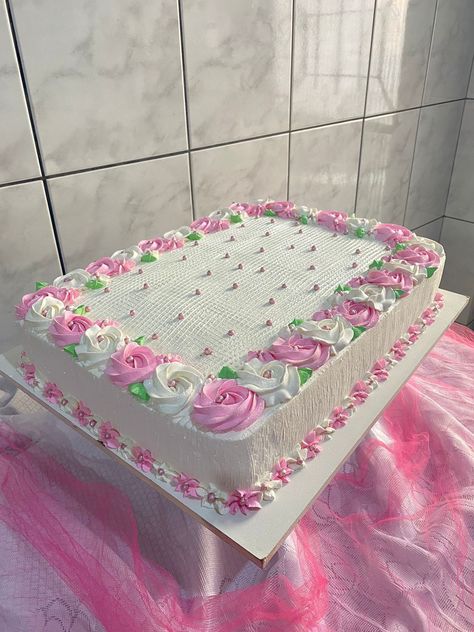 Pretty Rectangle Cakes, Square Cake Decorating Ideas Simple, Aesthetic Sheet Cake, Cake Squares Decoration, Rectangle Cake Ideas, Birthday Sheet Cake For Women, Square Cake Decoration, Rectangular Cake Designs, Square Cake Ideas