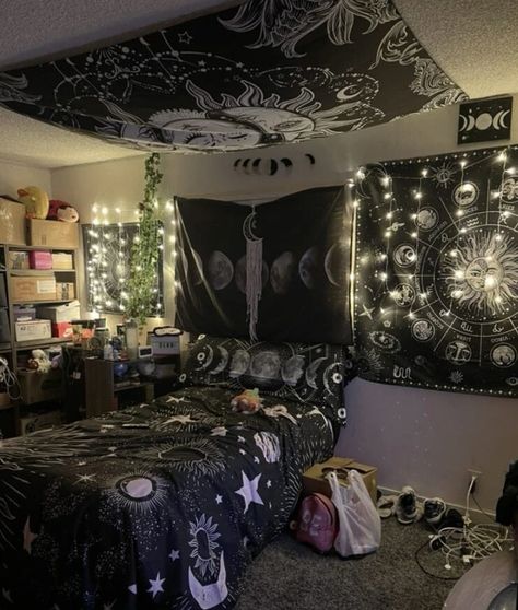 Room Ideas Aesthetic Edgy, Black Academia Bedroom, Spacecore Aesthetic Bedroom, Dark Tapestry Bedroom, Black Room Aesthetic Grunge, Room Ideas Aesthetic Grunge Edgy, Grunge Room Inspo Edgy, Cut Room Ideas, Rock Band Room Aesthetic