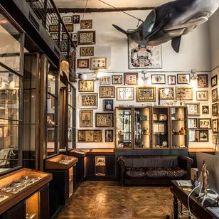 A Trip to the Roma Tattoo Museum | Tattoodo Speakeasy Tattoo, Tattoo Shop Interior, Tattoo Shop Decor, Tattoo Studio Interior, Tattoo Museum, Tattoo Wall Art, Tattoo Store, Studio Floor Plans, Art Gallery Interior