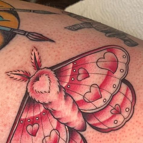 camryn on Instagram: "another luv moth!!💞 always down to draw customs, pls email camcalloustattoos@gmail.com for any inquiries ☺️✨ thanks again kay! - - - #mothtattoo #cutetattoo #colortattoo #houstontattooartist #houstontattoos #texastattooer #texastattooartist #neotraditional #pinktattoos #bugtattoo #luvmoth" Moth Heart Tattoo, Heart Bug Tattoo, Mushroom Heart Tattoo, Pink Moth Tattoo, Love Bug Tattoo, Tattoo Decor, Crochet A Heart, Pastel Tattoo, Whimsical Crochet