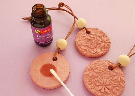 Diy Oil Diffuser, Diy Essential Oil Diffuser, Diffuser Diy, Homemade Air Freshener, Car Diffuser Essential Oils, Easy Handmade Gifts, Diy Air Freshener, Air Dry Clay Projects, Clay Crafts Air Dry