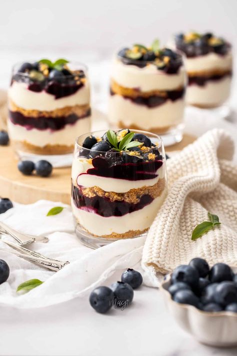 Blueberry Cheesecake Parfait, Cheesecake In A Cup, Picnic Dessert, No Bake Dessert Recipes, The Perfect Cheesecake, Cheesecake Parfait, Perfect Cheesecake Recipe, Books Cafe, Buttery Cookie