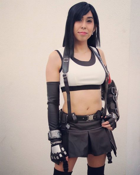 Faye on Instagram: “Happy Birthday, Tifa~!! This character means so much to me and continues to be an inspiration in my life. I hope everyone has been…” Tifa Cosplay, Jessica Nigri, Tifa Lockhart, Idee Cosplay, Cute Cosplay, Costume Outfits, Cosplay Outfits, Anime Cosplay, Final Fantasy