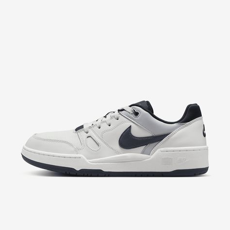 Nike Classic Shoes, Shoes That Go With Jeans, Men’s Streat Wear, Men’s Casual White Sneakers, Men’s Nike Shoes, Nike Shoes Men's Sneakers, Boys Shoes Men, Teen Boy Shoes, Shoes That Go With Everything