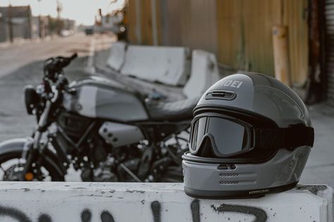 Gideon on Instagram: “Shoei Glamster with Biltwell goggles. Is this allowed or is it like wearing a Nike hoodie with Adidas shoes? 🤷🏻‍♂️ Don’t know, don’t care.…” Shoei Glamster, King Style, Helmet Shop, Scrambler Custom, King Fashion, Brat Style, Happy Hump Day, Custom Bike, Classic Bikes