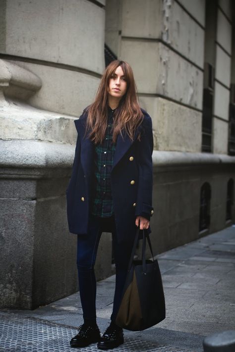 Sailor Coat, Blue Coat Outfit, Navy Blue Coat, Parisienne Chic, Cool Winter, Navy Coat, Coat Outfit, Outfit Trends, Blue Coats