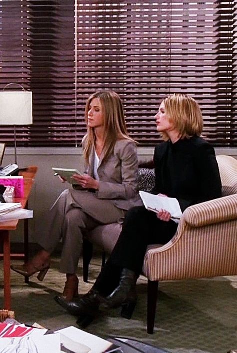 Rachel Office Outfit, Jennifer Aniston Work Outfits, Rachel Green Suit Outfit, Rachel Green Suit, Best Rachel Green Outfits, Rachel Green Corporate Outfits, Rachel Green Boots, Rachel Green Business Outfits, Rachel Green Office Outfits