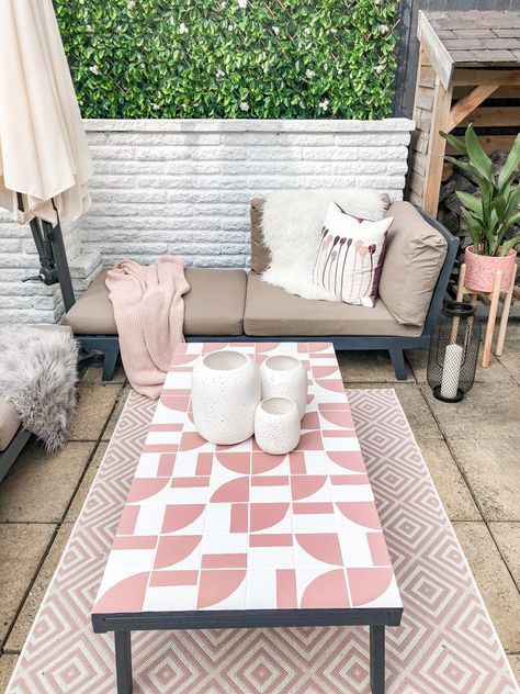 Upcycle Project: How To Tile A Table - Boo & Maddie Pink Tile Table Diy, Table Top Design Ideas Paint, Table With Tiles Top, Checkered Tile Table, Diy Table Tile, Tiles Furniture Diy, Tile Top Side Table, Diy Table With Tiles, Diy Table Upcycle