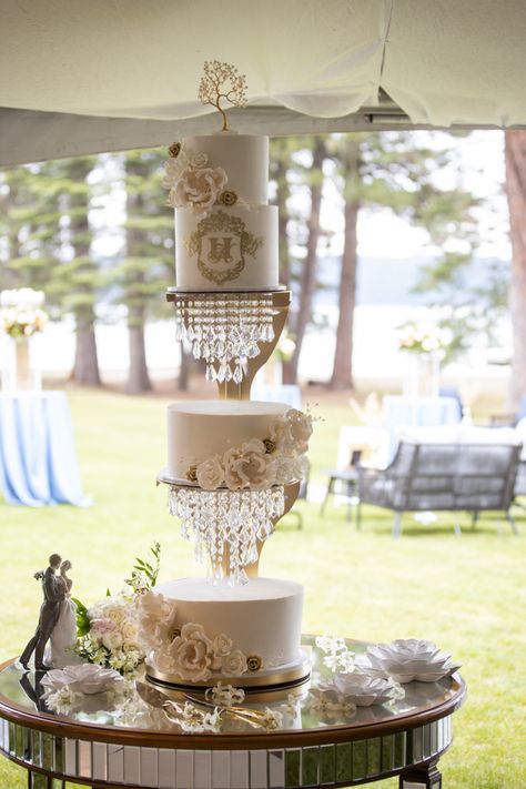 Chandelier wedding cake Chandelier Wedding Cake, Cake Chandelier, Wedding Cake Chandelier, Chandelier Wedding, Wedding Chandelier, Elegant Wedding Cakes, Elegant Wedding, Wedding Cake, Wedding Cakes