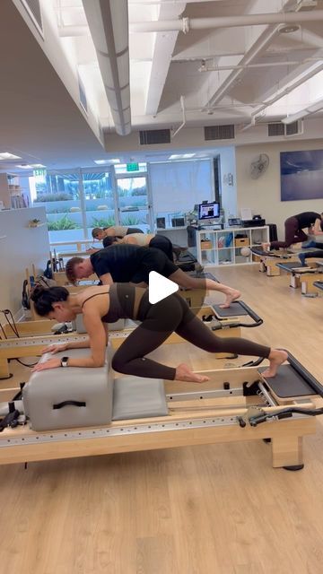 Maria Leone on Instagram: "This 1 minute plank flow from Pro class has a beginning, middle, and end. Watch and listen to how I transition the class from one action to the next. There’s no confusion in the room. Practicing Pilates on your own body is one skill. And teaching is a whole other beast. You have to demand the room and project your voice. I have helped new and seasoned teachers find their voice. Find ways to build a flow with a beginning, middle, and end. Group Classes are happening all weekend. Limited schedule on New Year’s Day. Balanced Body Teacher Training Reformer 3- Jan 12-14 *Sign up early. Spots are limited especially in studio.* You can start your Pilates certification with any of these modules below: ——— Movement Principles - Jan 26-28 Mat 1- Feb 9-11 Reformer 1- Pilates Before And After, Pilates Certification, Pilates Reformer Workout, Reformer Workout, Reformer Exercises, Club Pilates, Pilates Workout Routine, Studio Pilates, Pilates At Home