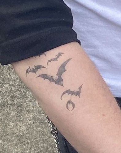 bat tattoo on forearm Eddie Munson Bat Tattoo, Stranger Things Tattoo, Nostalgic 90s, Grunge Tattoo, Bat Tattoo, Eddie Munson, Dream Tattoos, Best Tattoo Ideas, Simplistic Tattoos