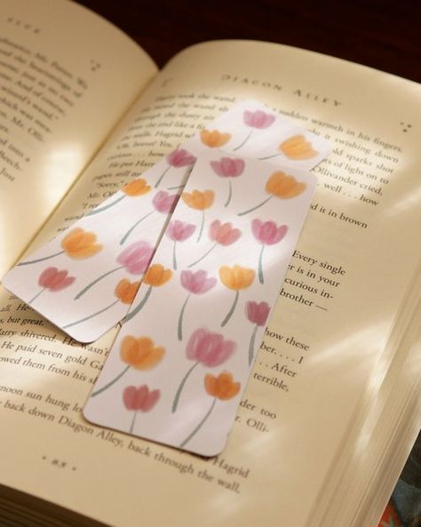 Water Colour Tulip, Spring Bookmarks, Pastel Bookmarks, Cute Watercolour Bookmark, Tulip Bookmark, Bookmark Watercolor, Harry Potter Stickers, The Hallow, Stickers Stationery