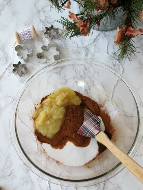 Cinnamon Christmas Ornaments, Cinnamon Christmas, Diy Snowman Ornaments, Cinnamon Ornaments, Craft To Make, Halloween Tablescape, Mercury Glass Christmas Ornaments, Dough Ornaments, Beads Candy