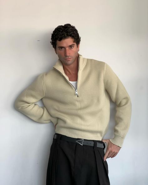 @marcforne • Fotos y vídeos de Instagram Winter Man Style, Man Fall Fashion, Starboy Outfit Winter Men, Mens Fashion European, Winter Aesthetic Outfit Men, Winter Look Men, Men Sweater Outfit, Man Winter Outfit, Mens Winter Wear