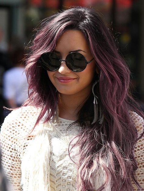 dark/brown to pastel pink ombre -- though it looks purple, which i do not like Demi Lovato Long Hair, Dusty Purple Hair, Long Hair Purple, Dark Purple Hair, Dusty Purple, Pastel Hair, Hair Envy, Grunge Hair, Dream Hair