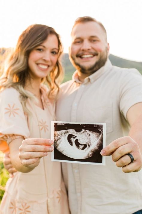 Twins Announcement Photoshoot, Pregnancy Announcement Poses Couple, Twins Maternity Photoshoot, Twin Pregnancy Announcement Photoshoot, Twin Announcement Photoshoot, Gender Announcement Photoshoot, Low Key Pregnancy Announcement, Twin Pregnancy Photoshoot, Twin Announcement Ideas