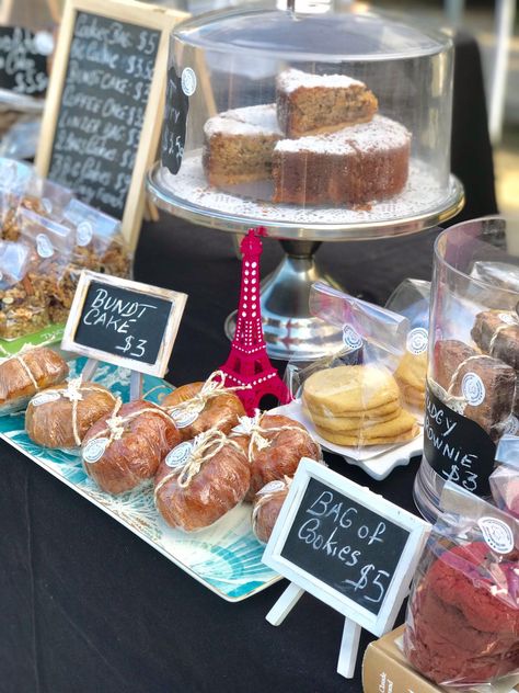 Selling Cupcakes At Farmers Market, Pop Up Shop Display Ideas Baked Goods, Bakery Table Display Farmers' Market, Farmers Market Treats Baked Goods, Market Table Display Ideas Food, Farmers Market Bakery Display Dessert Tables, Farmers Market Bakery Booth, Farmers Market Pastries, Farmers Market Display Ideas Baked Goods