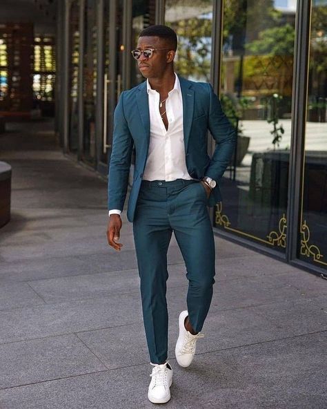 Terno Slim Confortavel. #Ternos #Ternoslim #suits #blazer #roupasocial #social #igreja Elegant Suits Men, Men Suits Blue, Suit For Men Wedding, Teal Suit, Suits And Sneakers, Terno Slim, Casual Grooms, Prom Suits For Men, Blue Suit Men