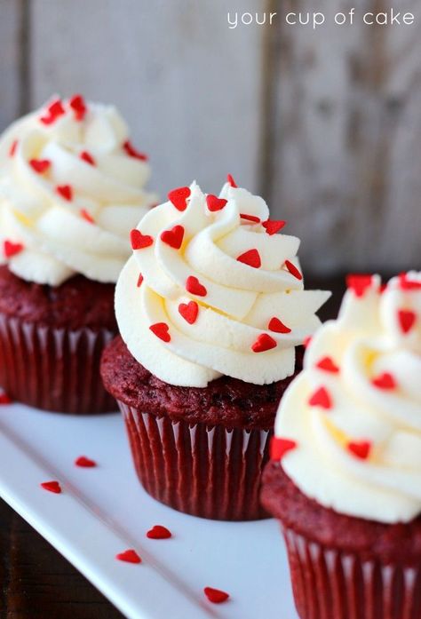 Red Velvet Cupcakes with White Chocolate Mousse - Your Cup of Cake Yellow Cake Recipes, Cupcake Receptek, Best Red Velvet Cake, Yellow Cake Recipe, Red Velvet Cupcake, Red Velvet Cake Recipe, Velvet Cake Recipes, The Cheesecake Factory, White Chocolate Mousse