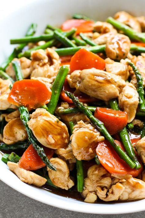 Chicken and Asparagus Stir Fry (Easy + Flavorful) - Joyous Apron Chicken Asparagus Stir Fry, Chicken And Asparagus Stir Fry, Asparagus Stir Fry Recipes, Healthy Asparagus, Dinner Asian, Joyous Apron, Soy Tofu, Asparagus Stir Fry, Chicken And Asparagus