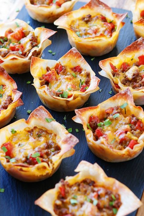 These fun Crunchy Taco Cups are made in a muffin tin with wonton wrappers! Come see why these wonton tacos are our absolute favorite taco recipe! Taco Muffins Cups, Tacos In A Muffin Tin, Chicken Taco Wonton Cupcakes, Taco Cupcakes Wonton, Easy Taco Recipe, Mini Muffin Recipe, Wonton Tacos, Taco Cups, Easy Taco Recipes